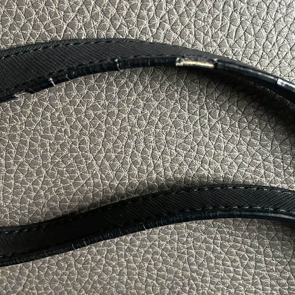 Coach shoulder bag preowned handles are cracking just at the shoulder area - Picture 7 of 11